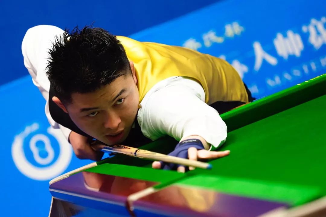 海报中的这 海报中的这